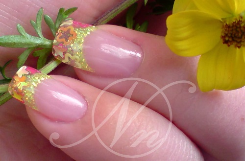 http://www.nails-in-preston.co.uk/testpics/nail-art-pic-1.jpg